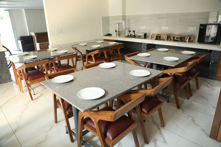 Food & Drinks 3, Hotel Sandal Tree Express, Gautam Buddha Nagar