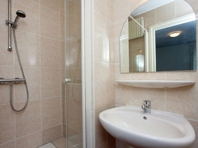 Bathroom 2, Cottage in Leenderstrijp near Nature Reserve, Heeze-Leende