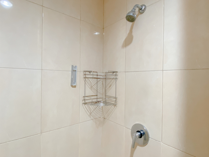 Bathroom 5, Modern and Homey 2BR Apartment Mangga Dua By Travelio, Jakarta Pusat