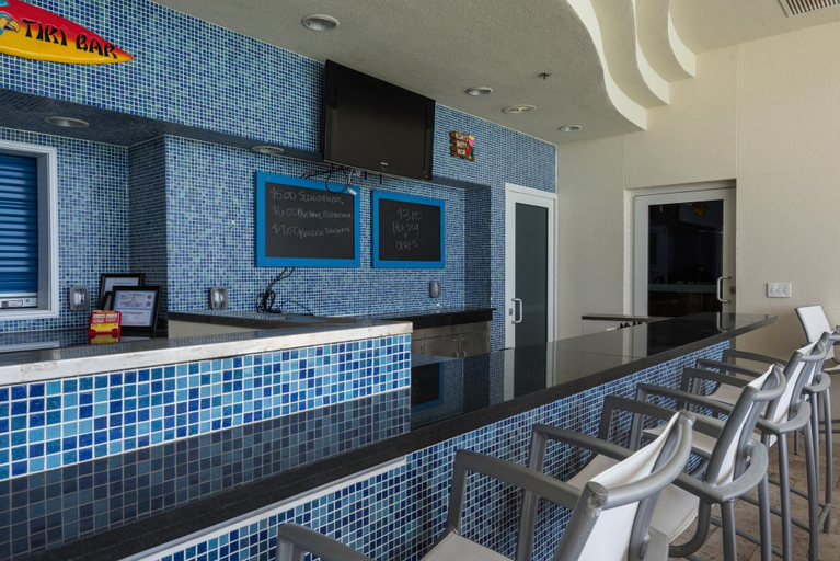Food & Drinks, Sterling Breeze 1204, Bay
