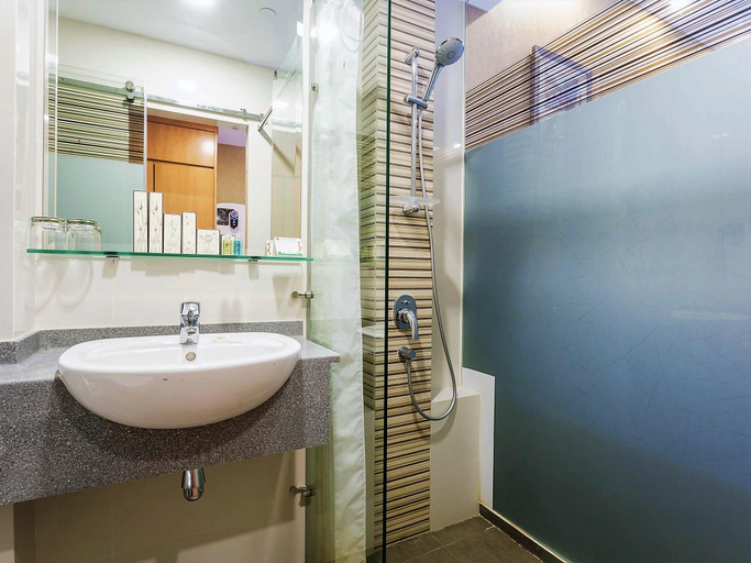 Bathroom 10