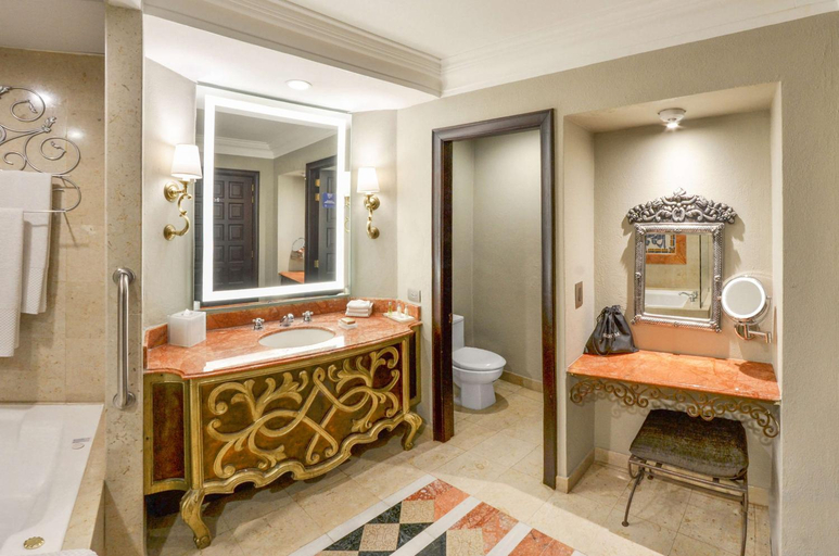 Bathroom 2, Hilton Guatemala City, ZONA 15