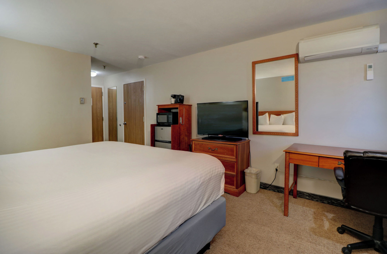 Bedroom 2, Anchorage Inn & Suites - Portsmouth, Rockingham