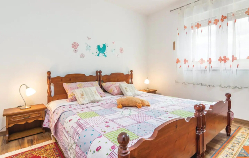 Others 5, Holiday House with Pool Marika, Kanfanar