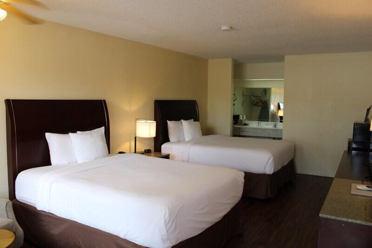 Bedroom 2, Executive Inn & Suites, Harrison