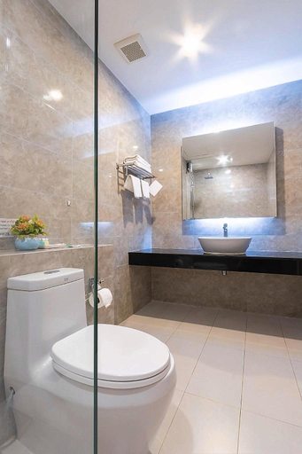 Bathroom 16