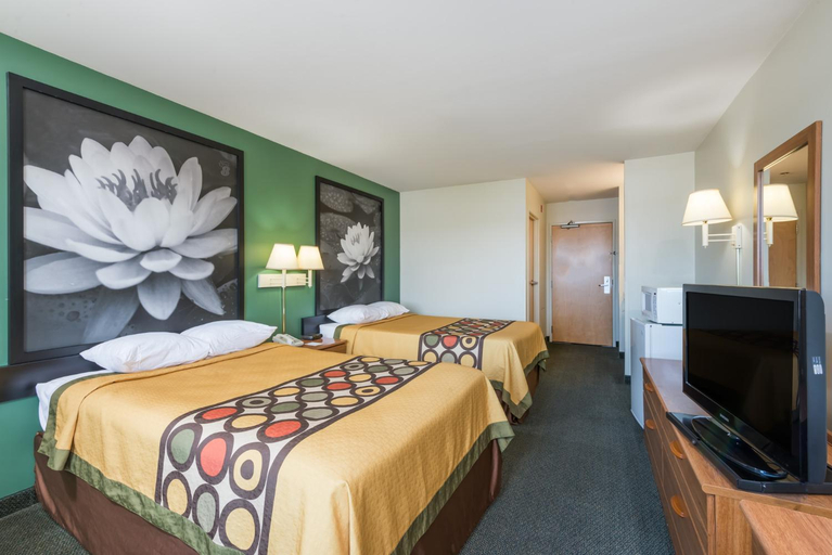 Bedroom 3, Super 8 by Wyndham Hagerstown/Halfway Area, Washington
