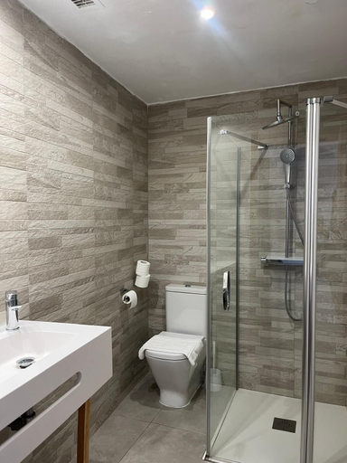 Bathroom 3, Hotel El Cobertizo, Huesca