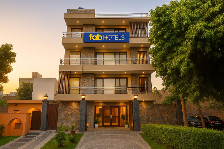 Exterior & Views