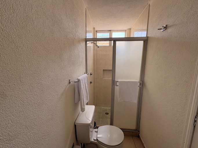 Bathroom 3, Hotel Tampico, San Luis Potosí