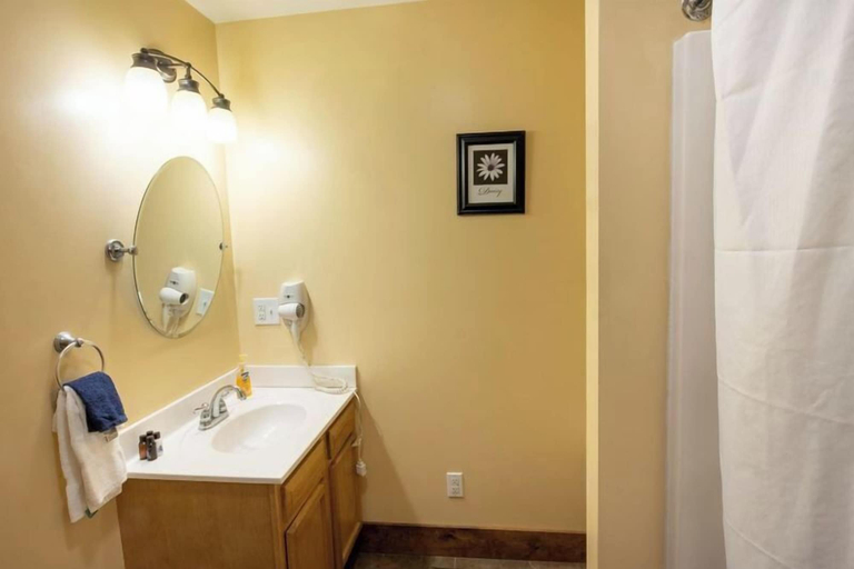 Bathroom 3, Adventures on the Gorge, Fayette