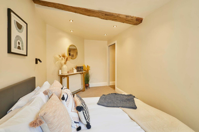 Room 2, Host Stay Apartment 8 Vinegar House, Worcestershire