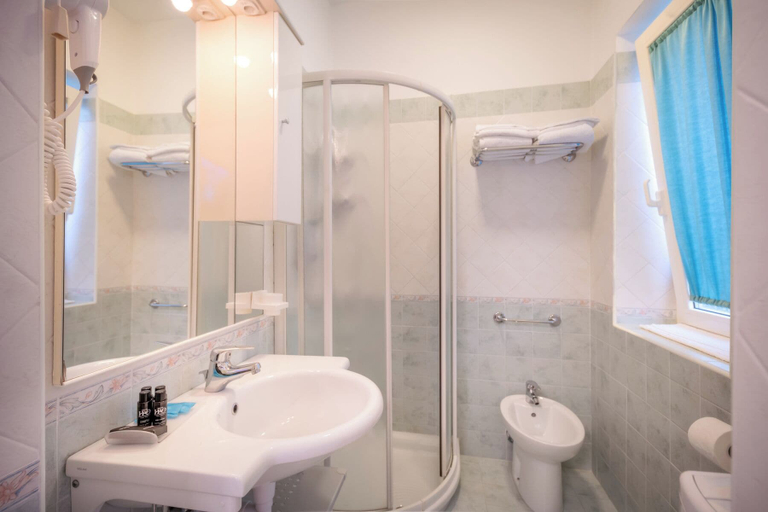 Bathroom 4, Hotel All'Orologio, Venezia