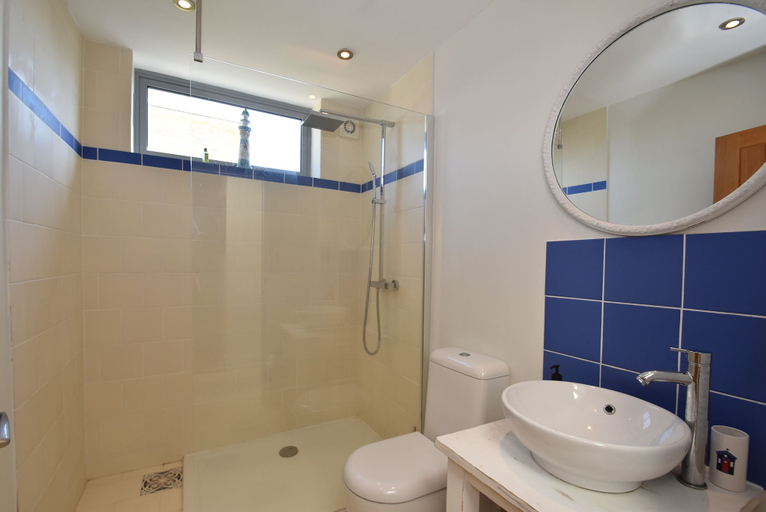 Bathroom, Corkwood, East Sussex
