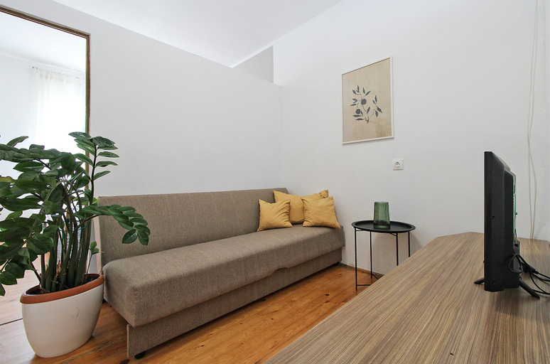 Others 3, Apartment 1365, Pula
