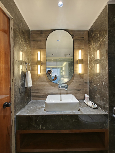 Bathroom 2, The Mirage A Luxury Boutique Hotel, Shimla