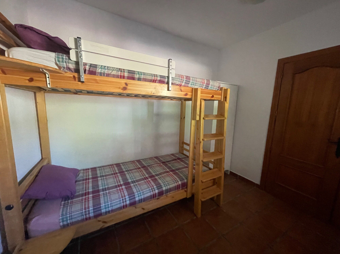 Room 3, Lovely 10-bed Villa With Private Pool & Garden, Granada