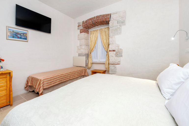 Others 5, The Palace, Rovinj