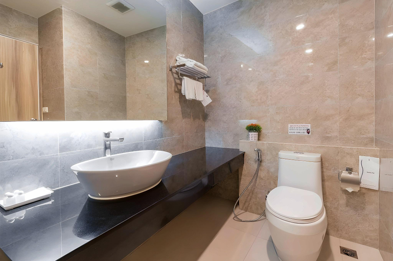 Bathroom 9
