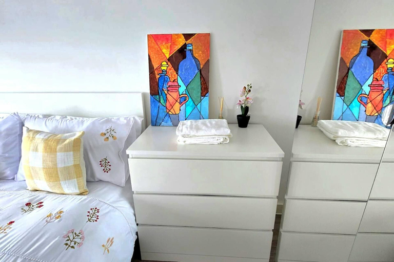 Room 5, Salford Serenity Apartment, Manchester