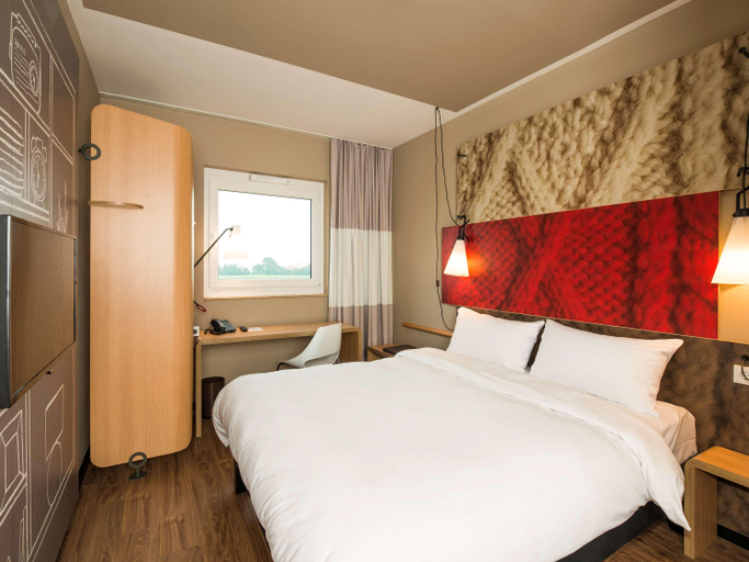 Bedroom 4, ibis Cambrai, Nord