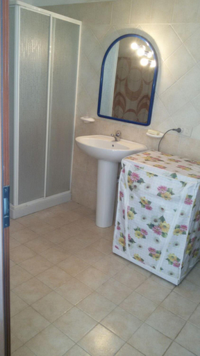 Bathroom 3, Case Susinna, Palermo