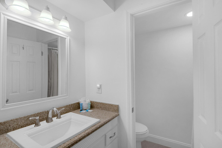Bathroom 4, Beachy Keen, Walton