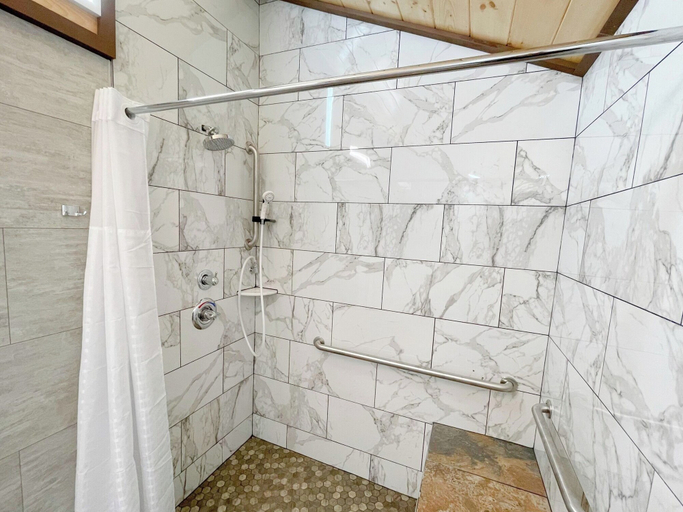 Bathroom 3, Dudley Creek RV Resort, Sevier