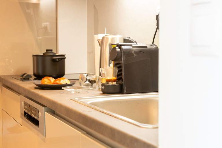 Private kitchen 3, Renovated 2-bedroom Apt Near the Athenian Coast, Attica