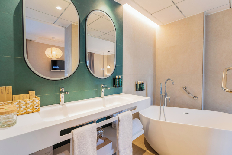 Bathroom 5, Melia Plaza Valencia, Valencia