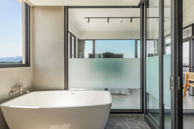 Bathroom 4, Between River and Sea, Yilan