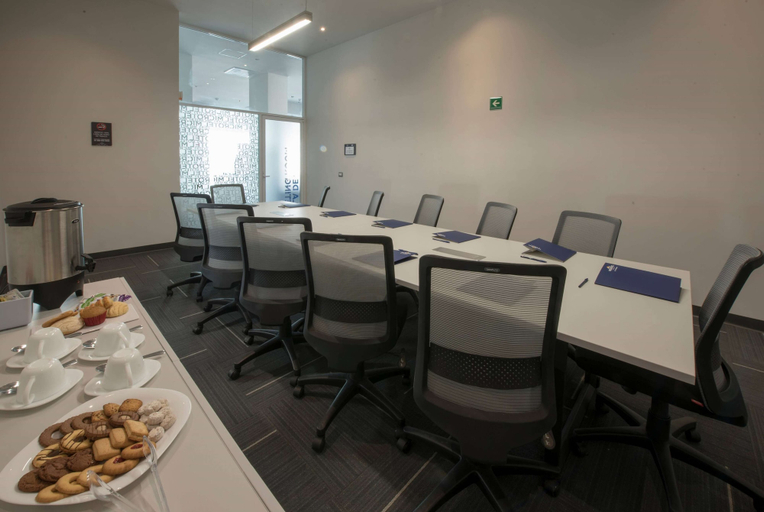 Food & Drinks 5, Microtel Inn & Suites by Wyndham Irapuato, Irapuato