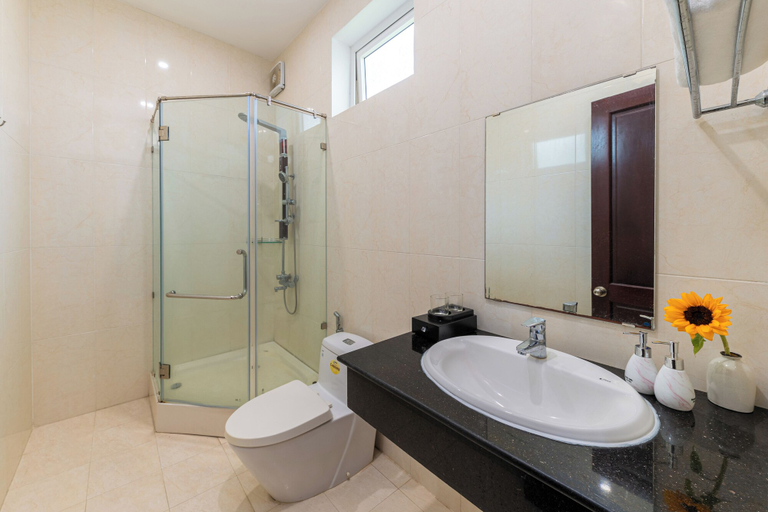 Bathroom 4, Villas De Mykhe, Da Nang