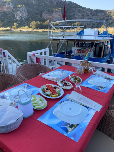 Food & Drinks