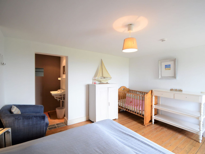 Room 4, Attractive Holiday Home in Gerin Near Centre, Namur