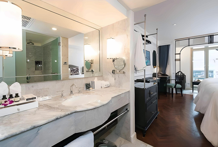 Bathroom 11