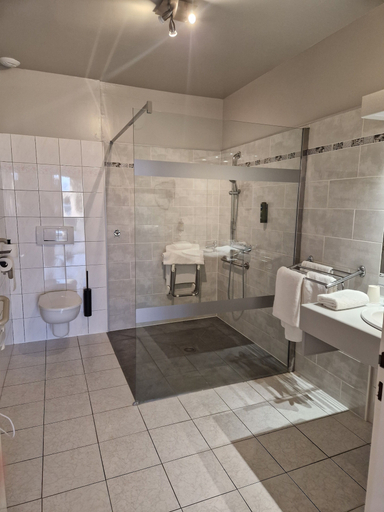 Bathroom 3, Sure Hotel by Best Western Saint-Quentin Ouest Le pot d'étain, Aisne