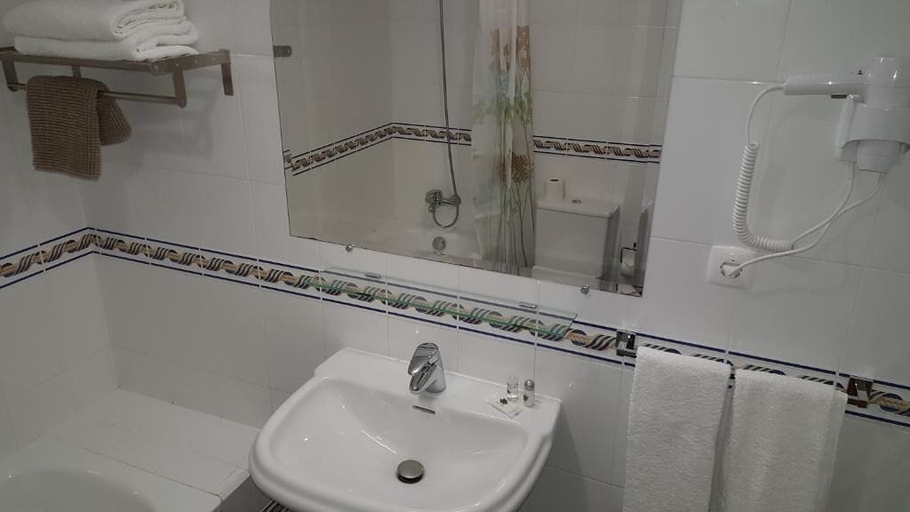 Bathroom 3, Apartamentos Turisticos Vista Mar, Lagoa