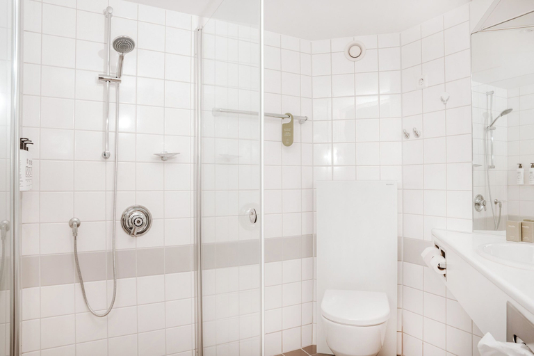 Bathroom 5, Jegtvolden Fjordhotell, Inderøy