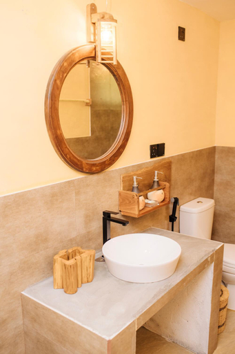 Bathroom 4, Igabara Hobbit House, Tangalle