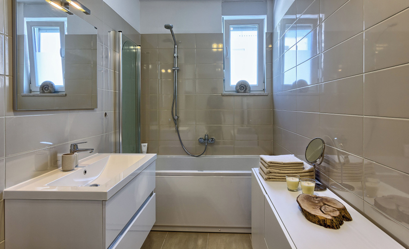 Bathroom 3, Seaside Apartment with Pool, Split
