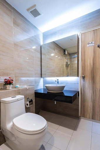 Bathroom 28
