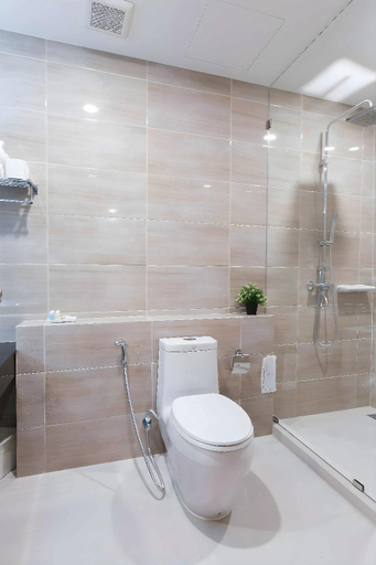 Bathroom 11
