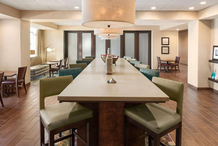 Food & Drinks 5, Hampton Inn Lincoln Airport, Lancaster