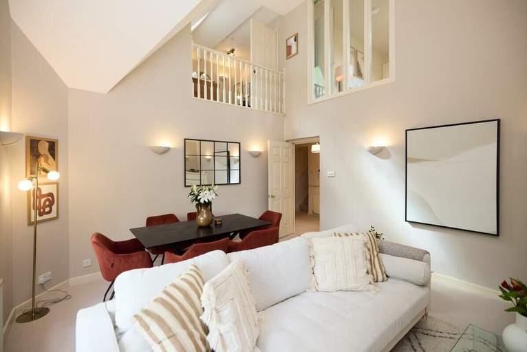 Others 2, Chiswick Views & Space Elegant 3bdr Duplex With Parking, London