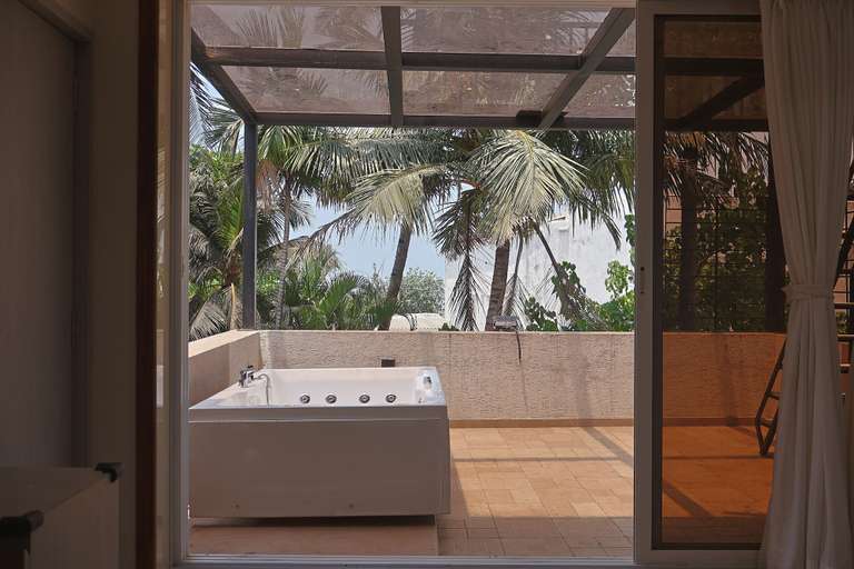 Bathroom 4, MAHUAA BUNGLOW, Mumbai Suburban