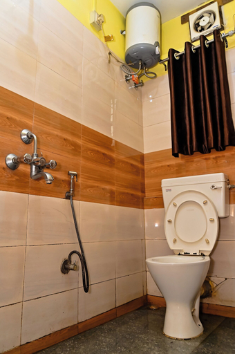 Bathroom 3, Holiday Inn Guest House, Kamrup Metropolitan
