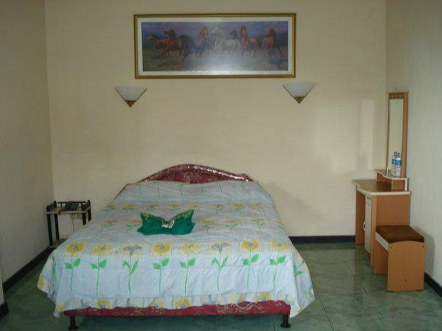 Bedroom 3, Golden Dragon Hotel, Manado