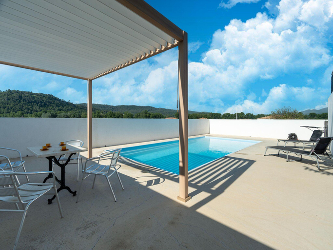 Sport & Beauty 4, Majestic villa with private pool, Hérault