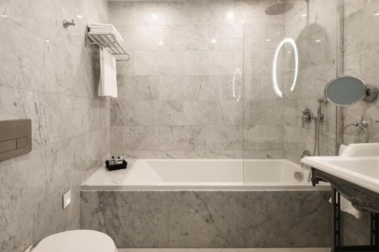 Bathroom 3, The Gomerino Hotel